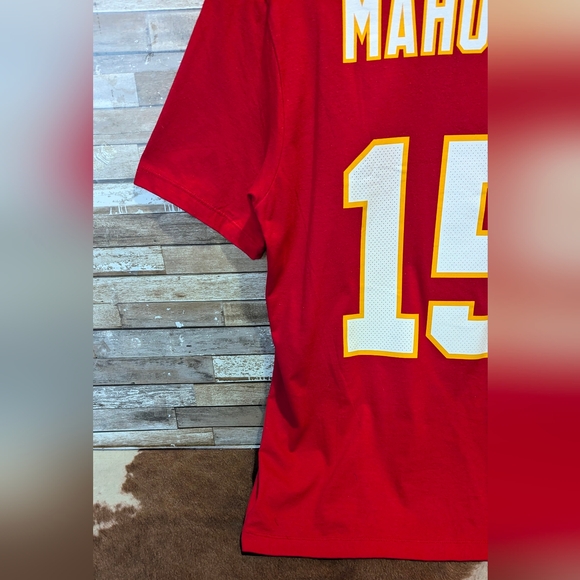 New From Arrowhead Stadium Apparel Store KC Chiefs Nike Mahomes 15 Red Tee - Picture 5 of 16